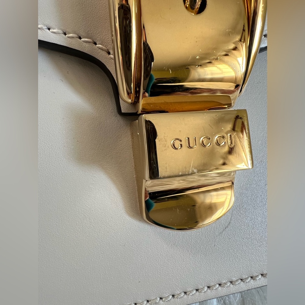 Gucci white small sylvie bag with stripes ribbon. - Picture 3 of 10